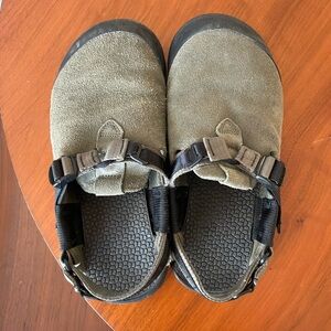 bedrocks clogs